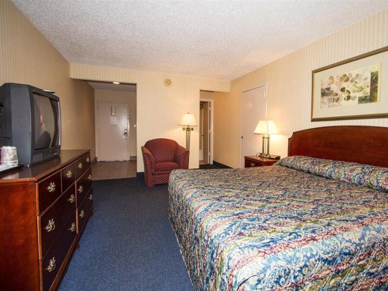 Red Roof Inn & Suites Newport News Dış mekan fotoğraf