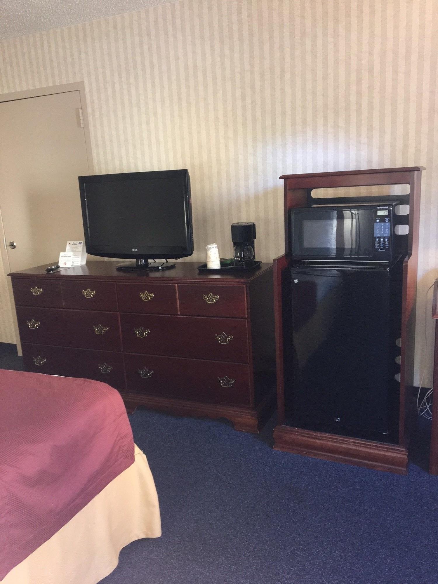 Red Roof Inn & Suites Newport News Dış mekan fotoğraf