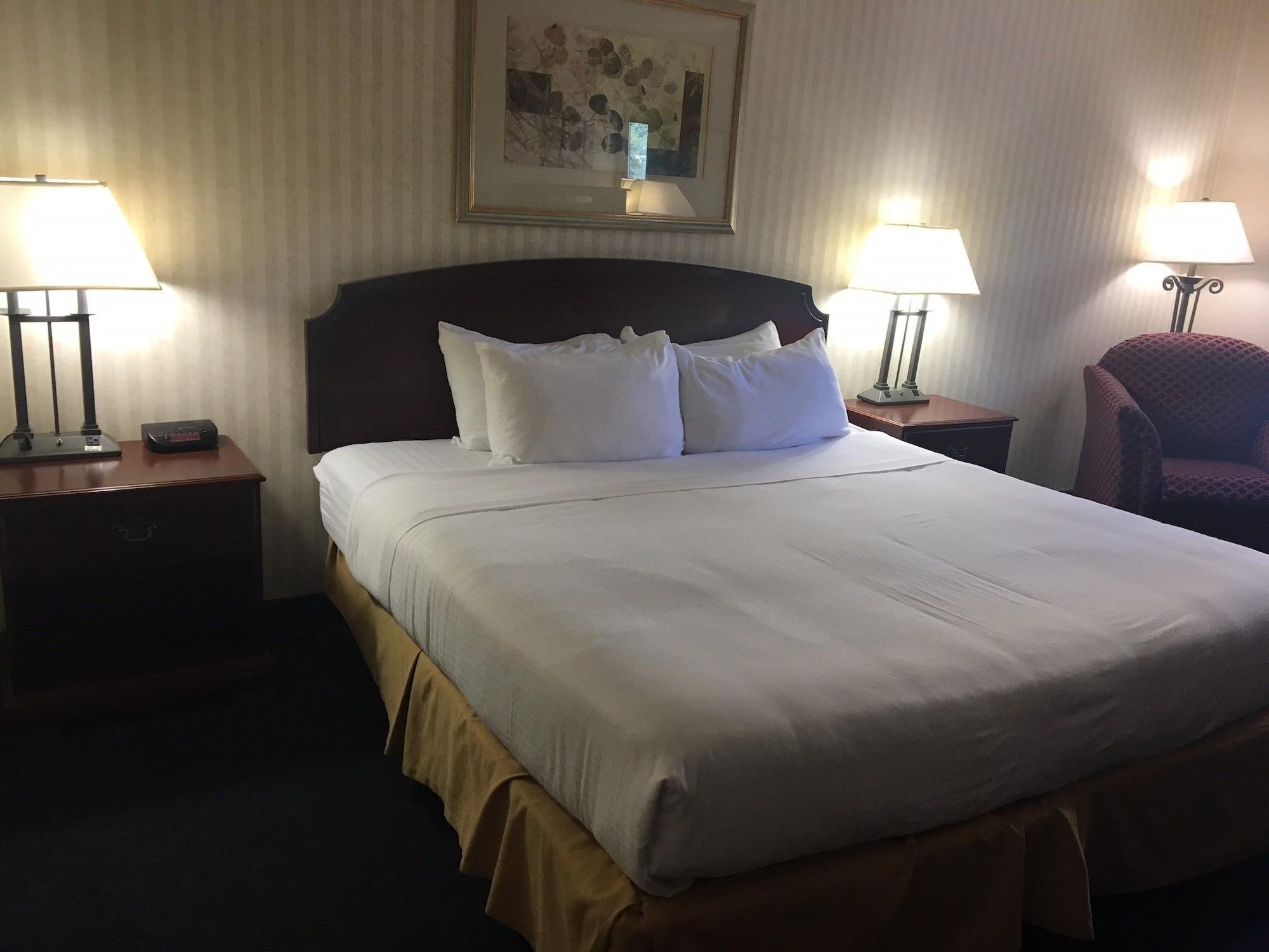 Red Roof Inn & Suites Newport News Dış mekan fotoğraf