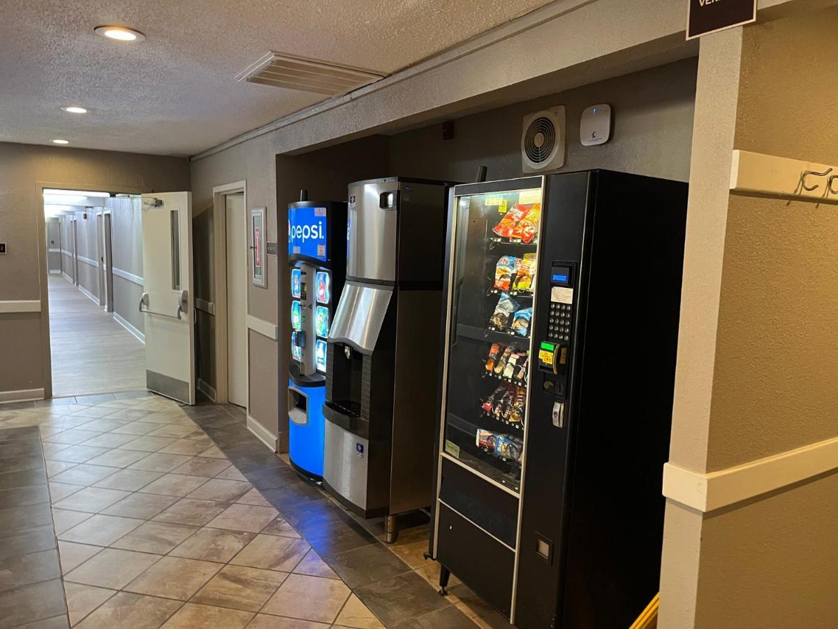 Red Roof Inn & Suites Newport News Dış mekan fotoğraf