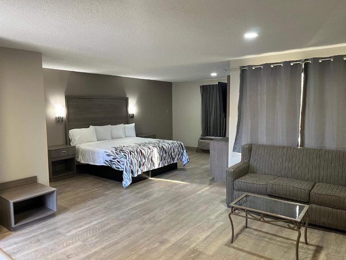 Red Roof Inn & Suites Newport News Dış mekan fotoğraf