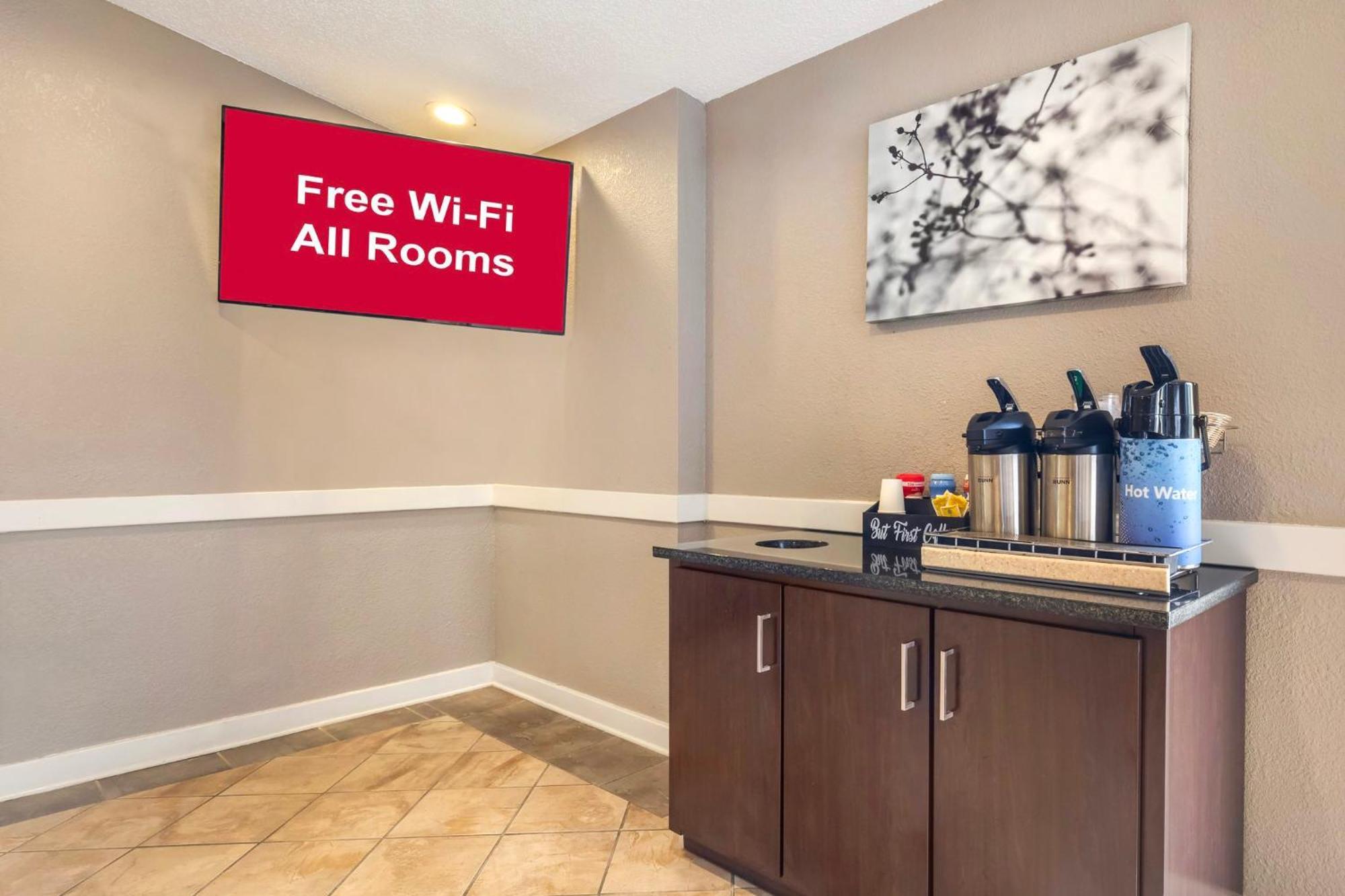 Red Roof Inn & Suites Newport News Dış mekan fotoğraf