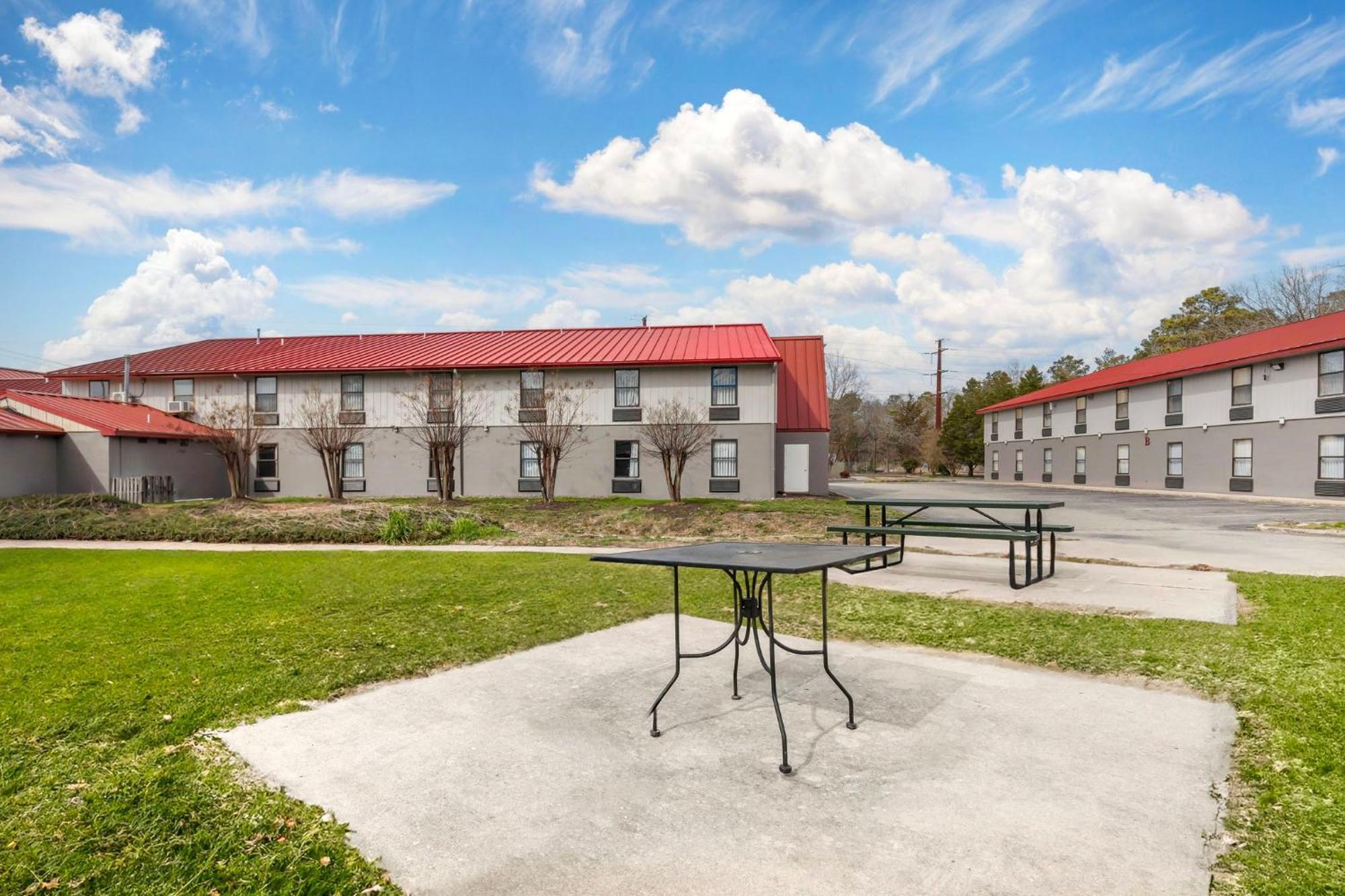 Red Roof Inn & Suites Newport News Dış mekan fotoğraf