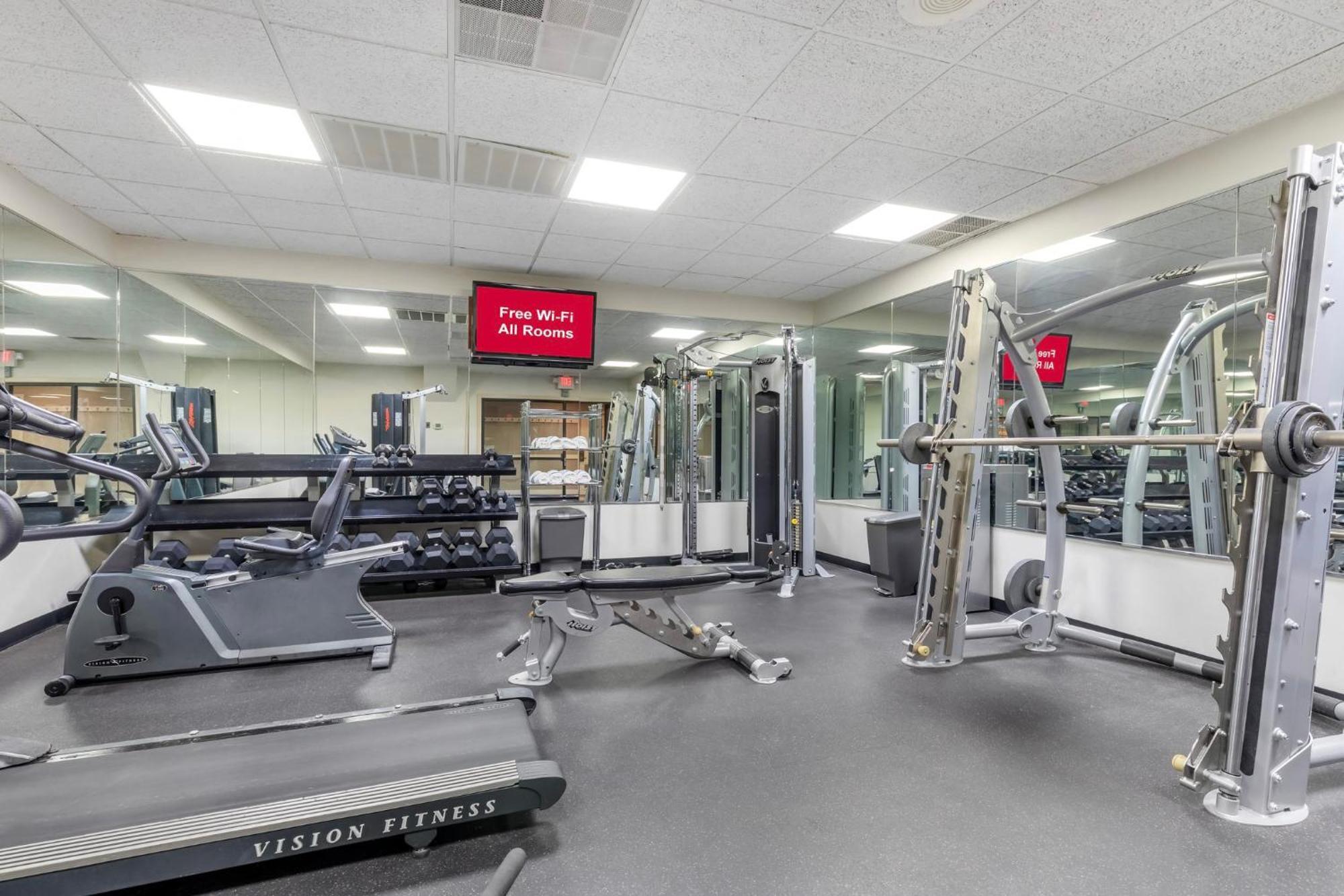 Red Roof Inn & Suites Newport News Dış mekan fotoğraf